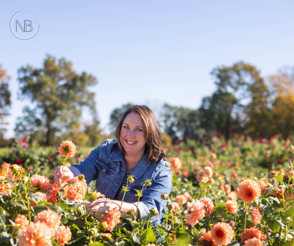 Jenni in flower field_Barn Door Blooms_Nicole Bedard Photo Video